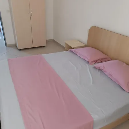 Luli Apartmán Baks-Rrjoll